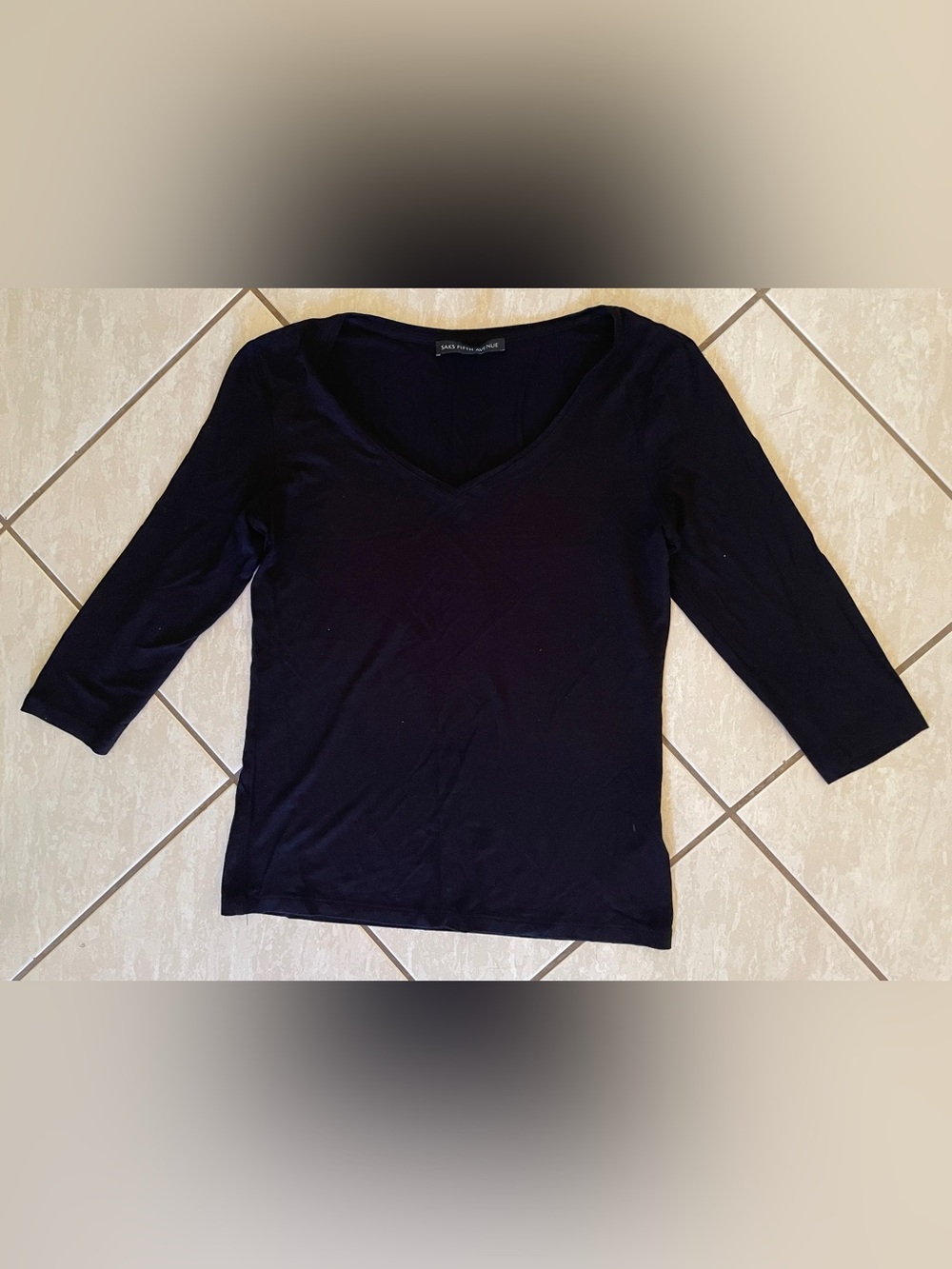 Saks Fifth Avenue Black V-Neck 3/4 Sleeve Women's Top - Picture 5 of 8
